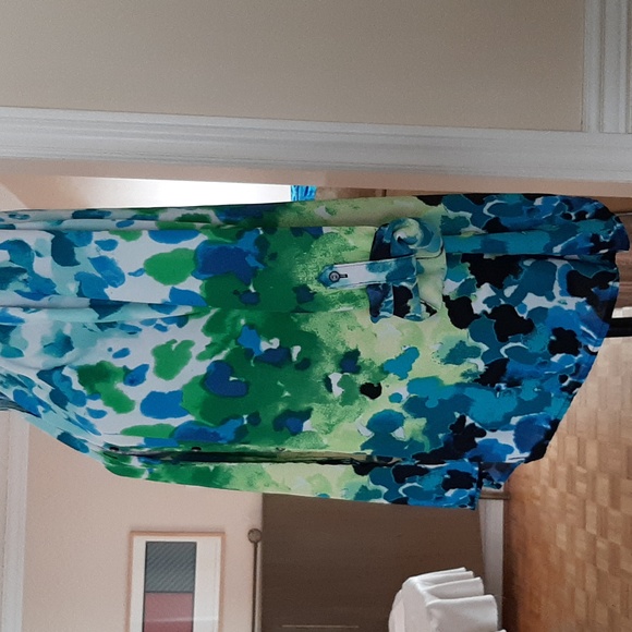 NY🌱CollectionFloral loose, flowy blouse. Size S Oversized. - Picture 4 of 5